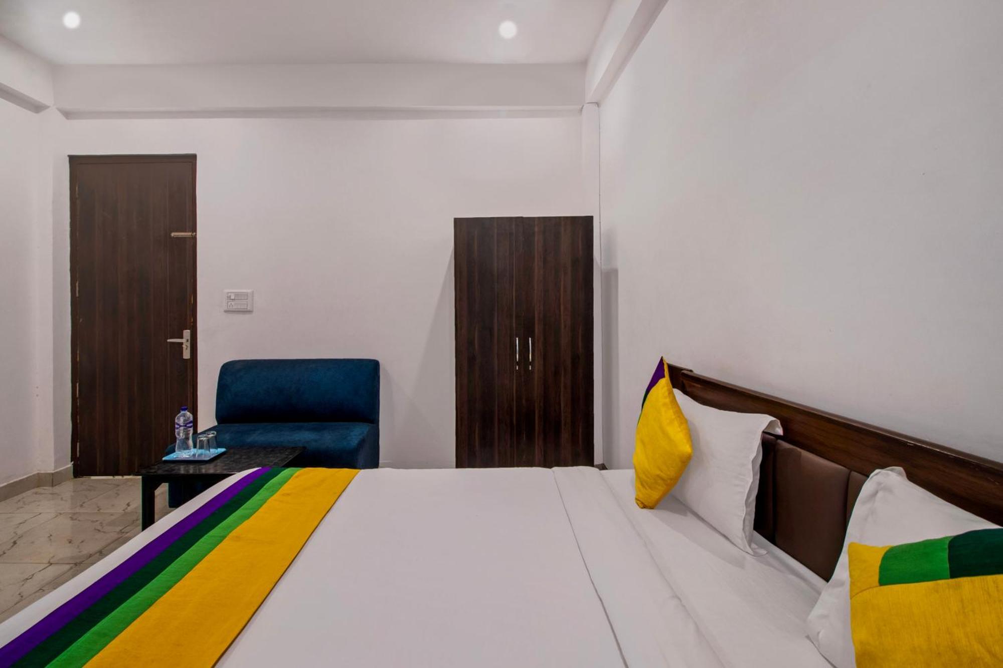 Hotel O Om Pushp Residency Mathura Zewnętrze zdjęcie