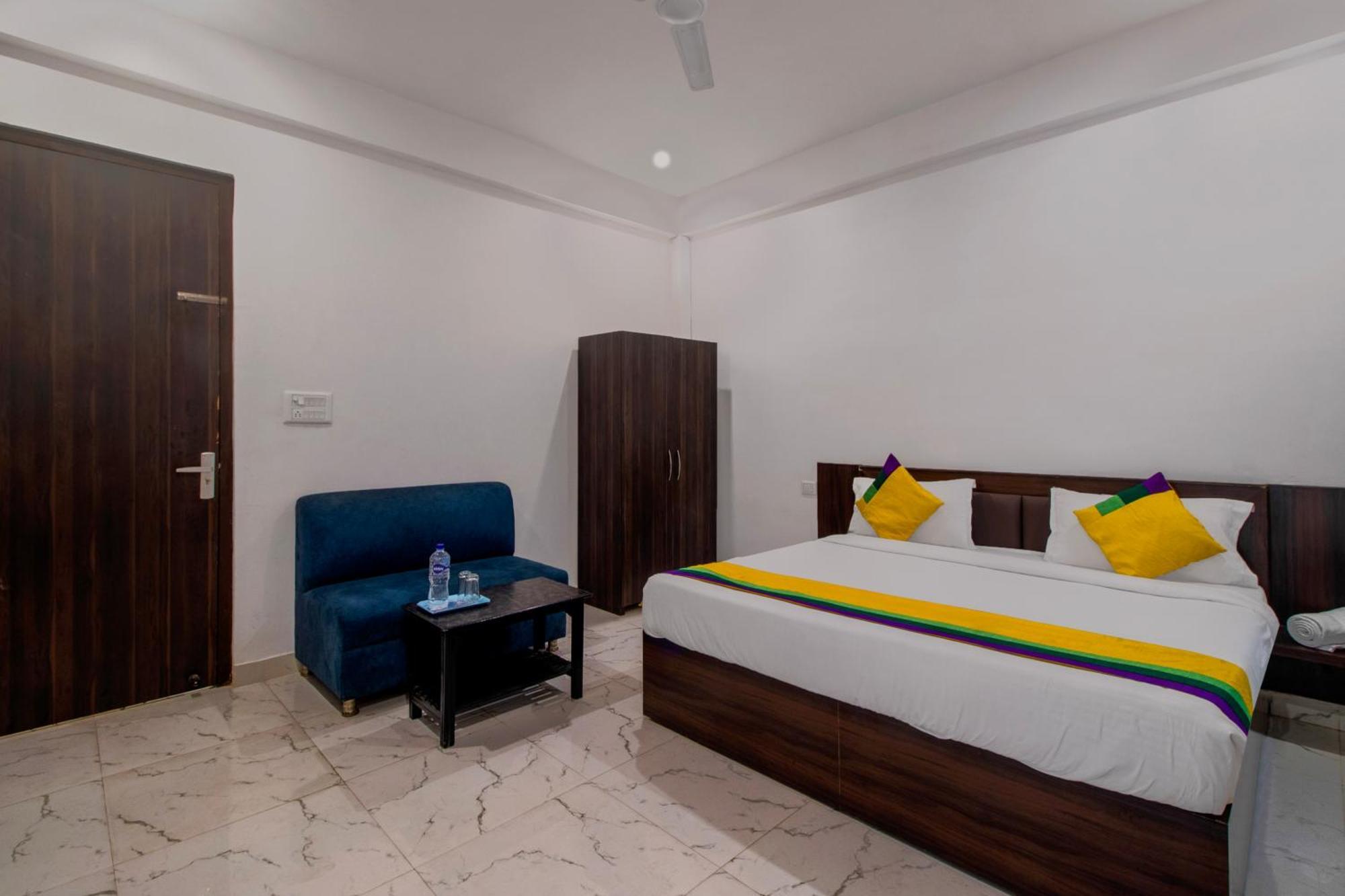 Hotel O Om Pushp Residency Mathura Zewnętrze zdjęcie