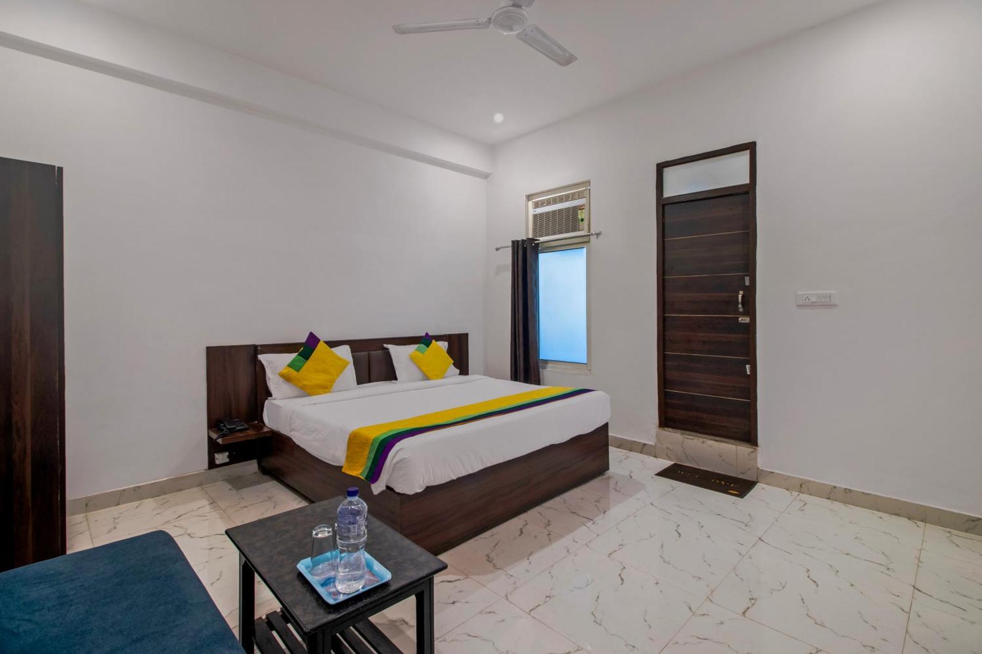 Hotel O Om Pushp Residency Mathura Zewnętrze zdjęcie