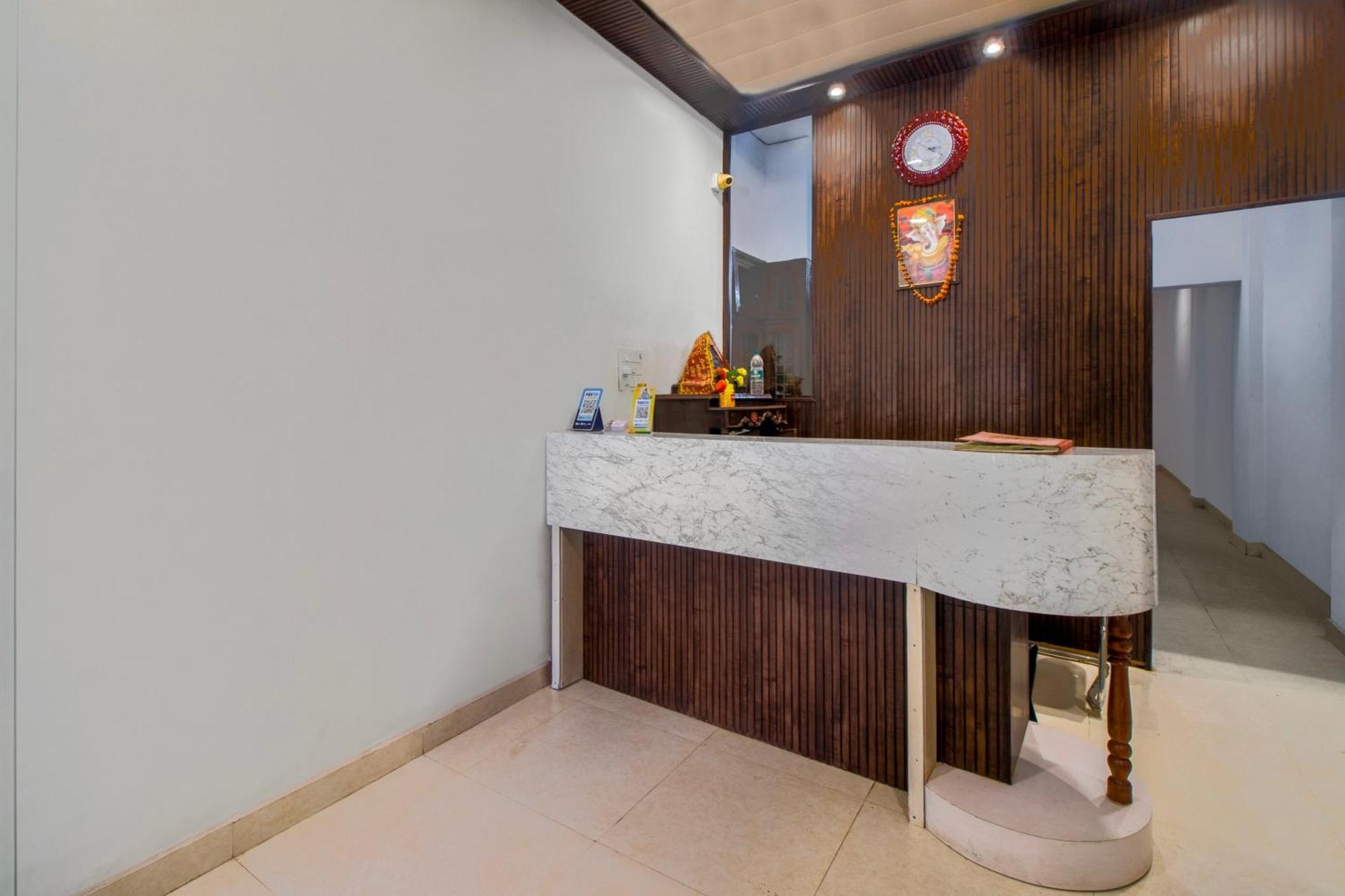 Hotel O Om Pushp Residency Mathura Zewnętrze zdjęcie
