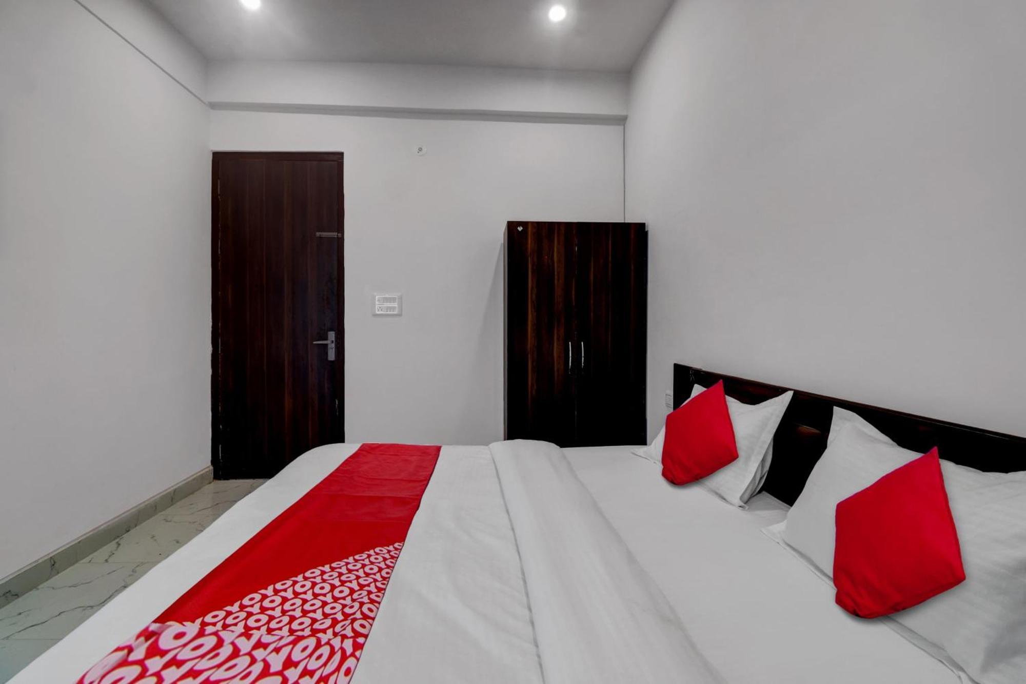 Hotel O Om Pushp Residency Mathura Zewnętrze zdjęcie