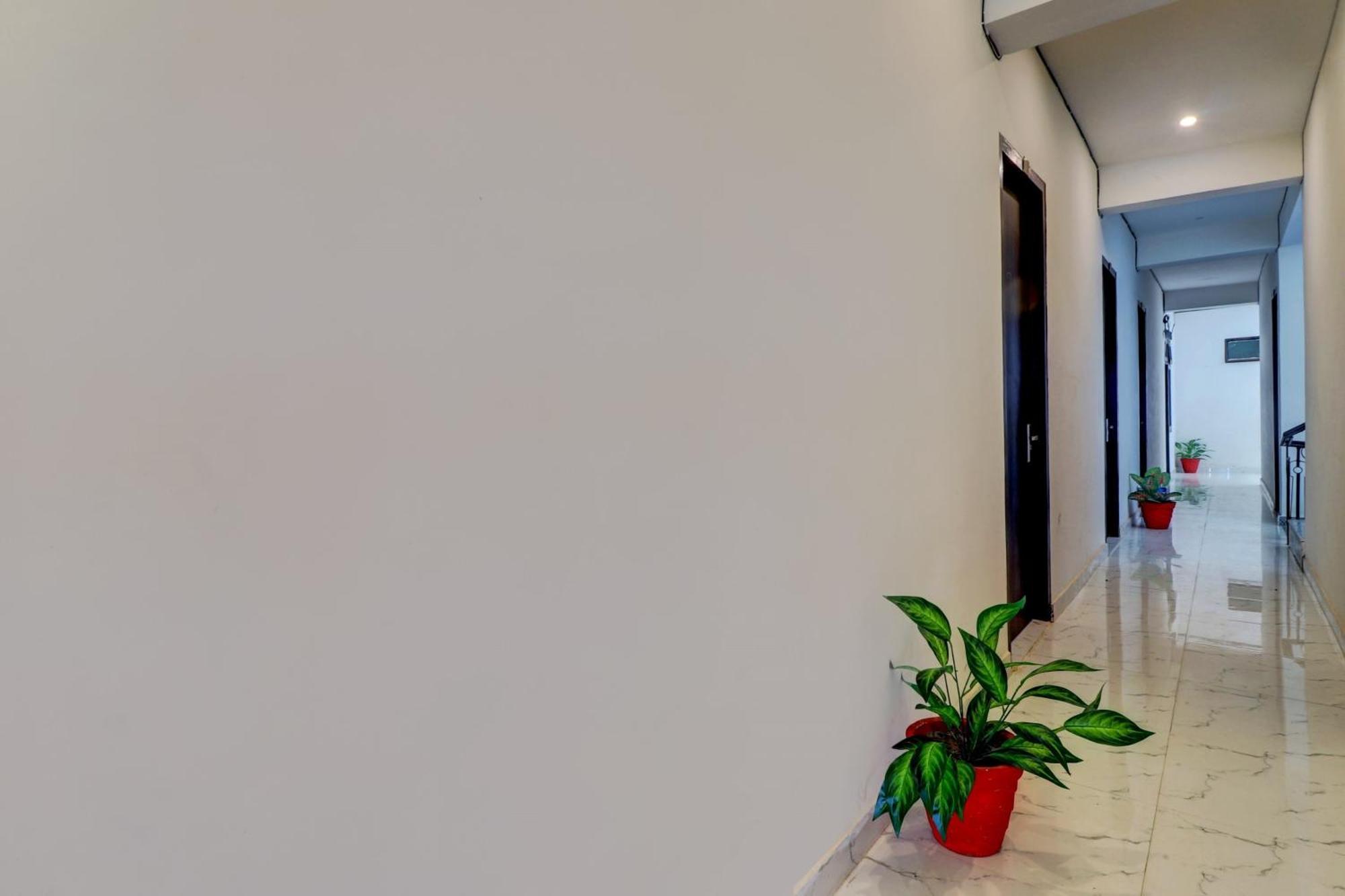 Hotel O Om Pushp Residency Mathura Zewnętrze zdjęcie