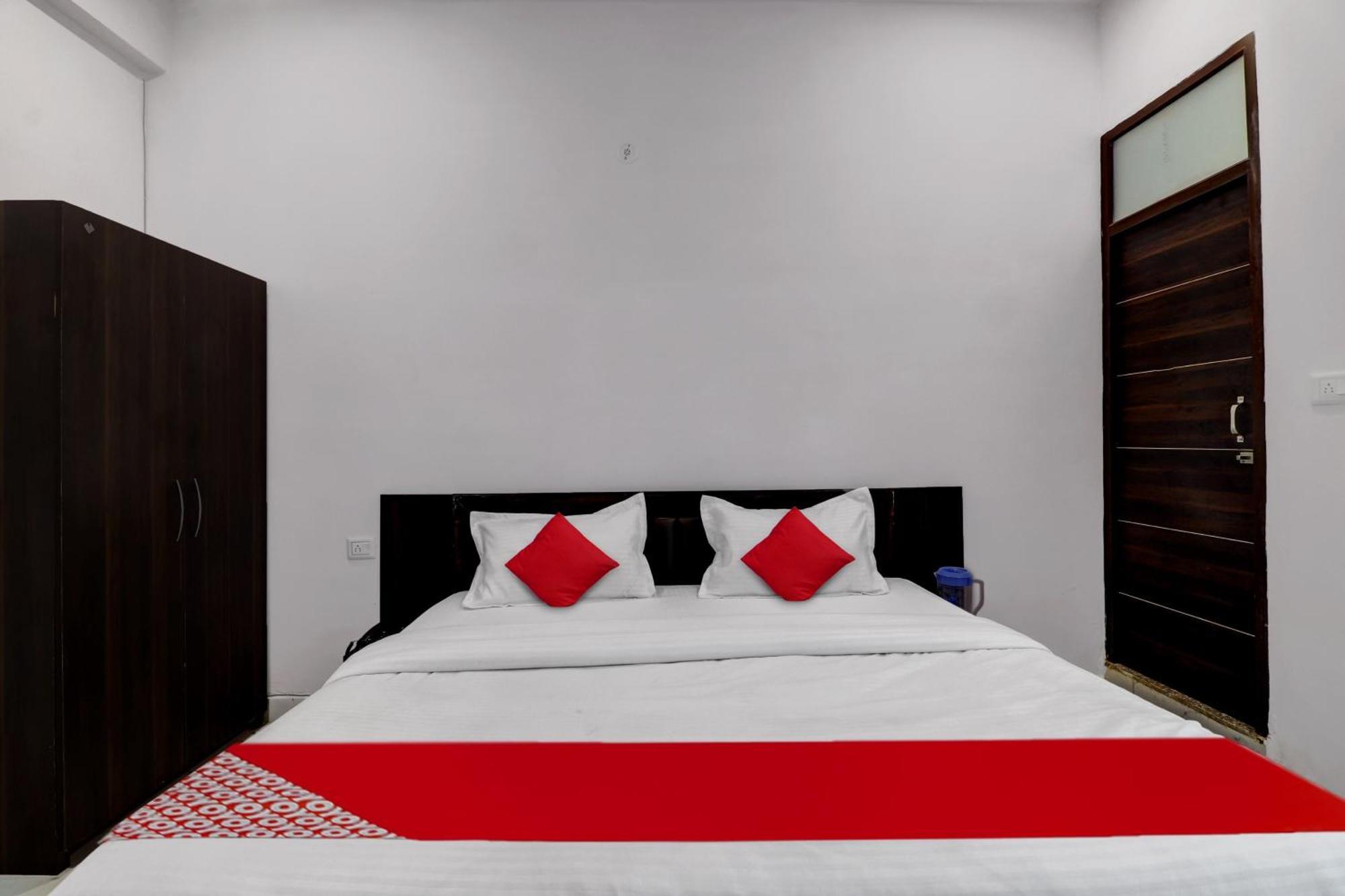 Hotel O Om Pushp Residency Mathura Zewnętrze zdjęcie
