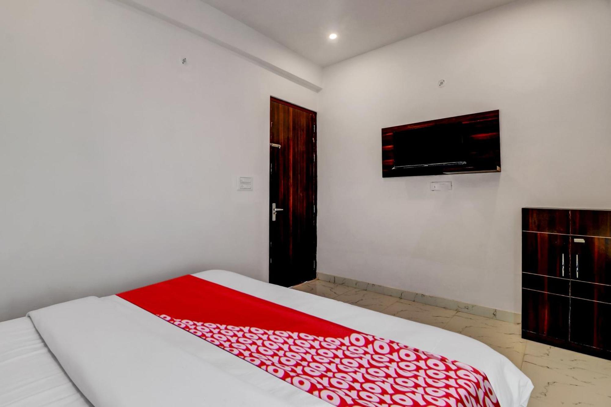Hotel O Om Pushp Residency Mathura Zewnętrze zdjęcie