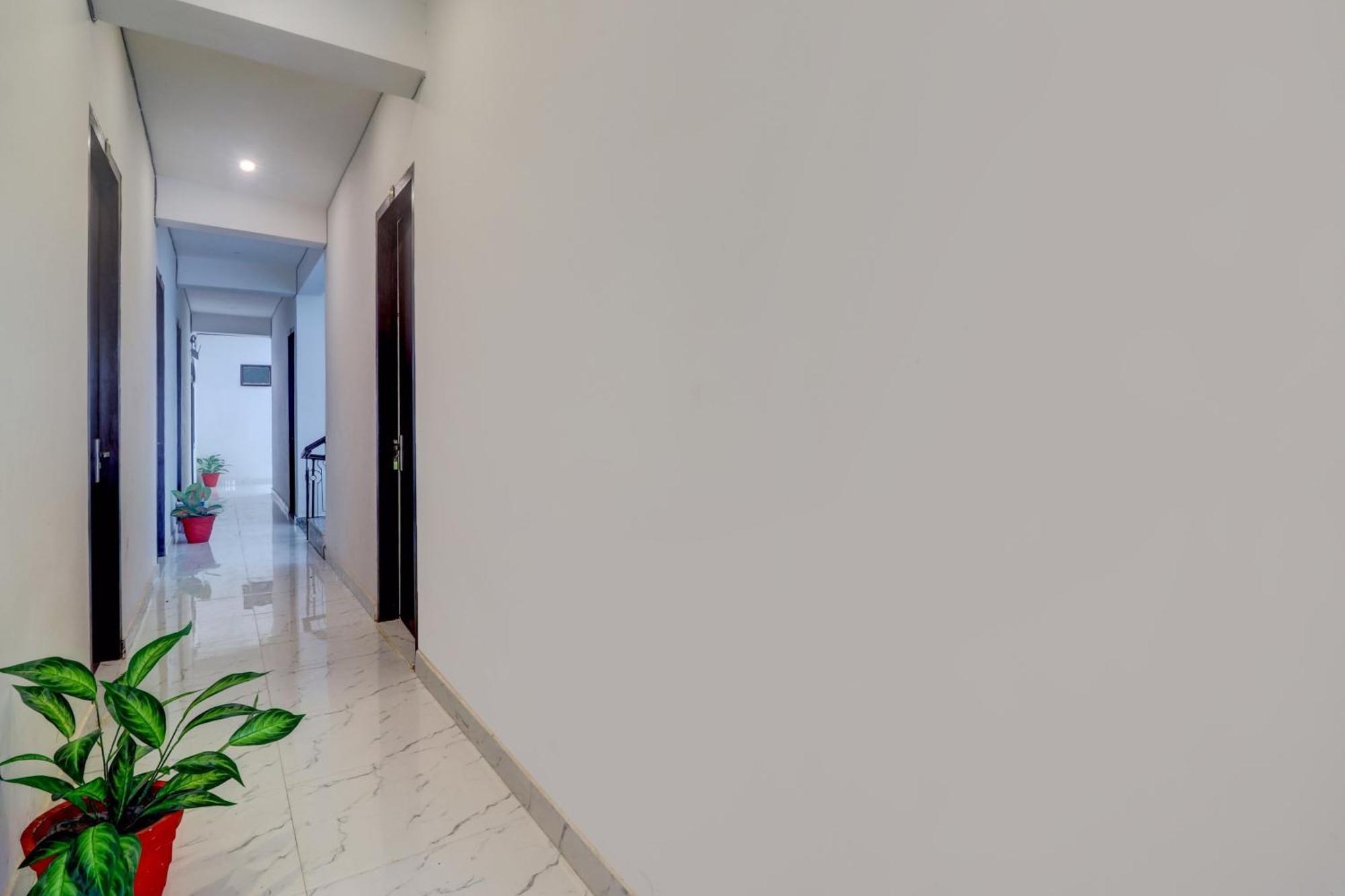 Hotel O Om Pushp Residency Mathura Zewnętrze zdjęcie
