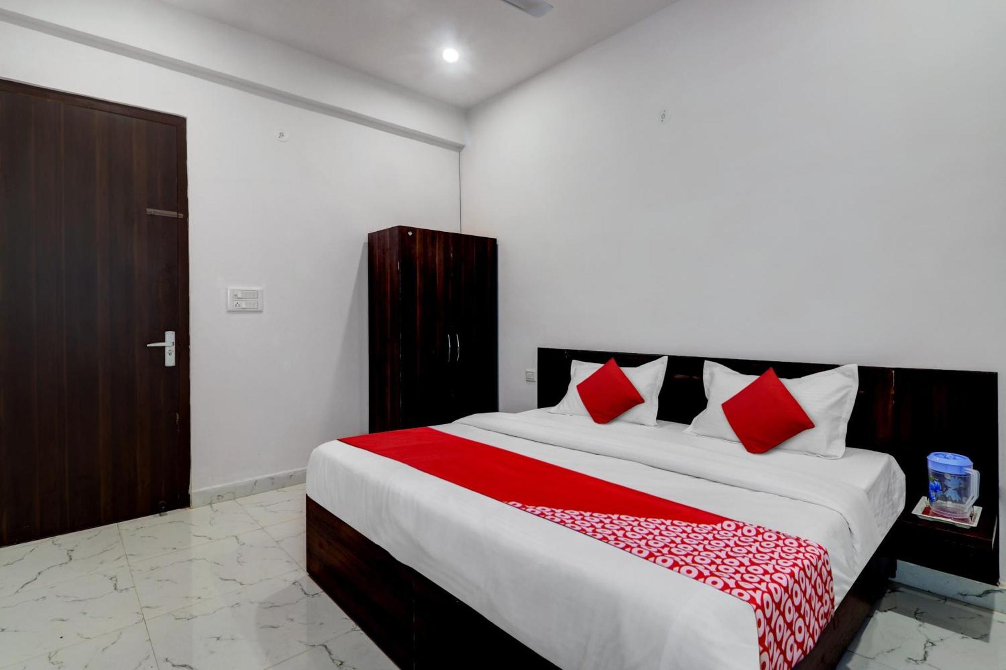 Hotel O Om Pushp Residency Mathura Zewnętrze zdjęcie