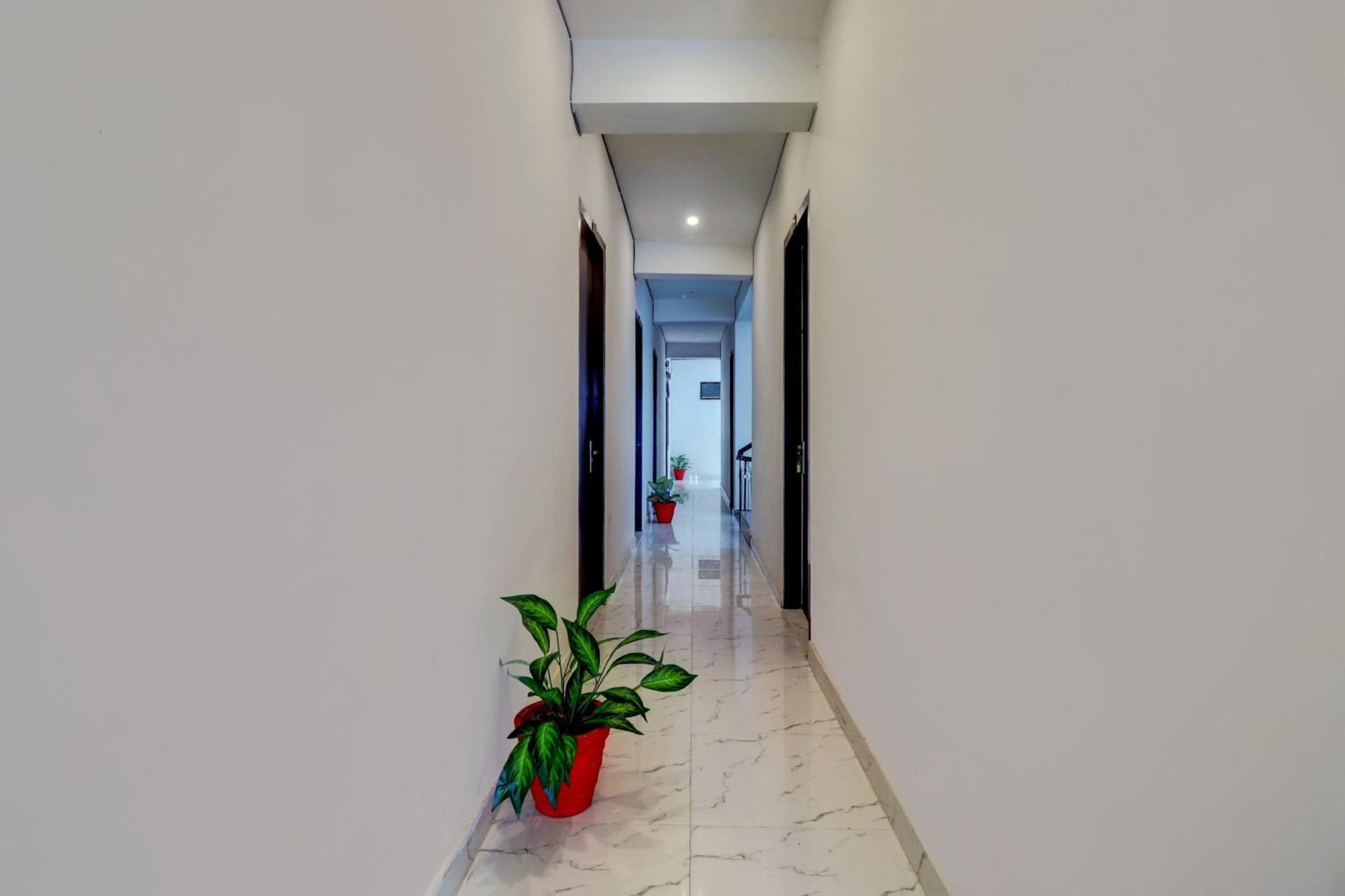 Hotel O Om Pushp Residency Mathura Zewnętrze zdjęcie