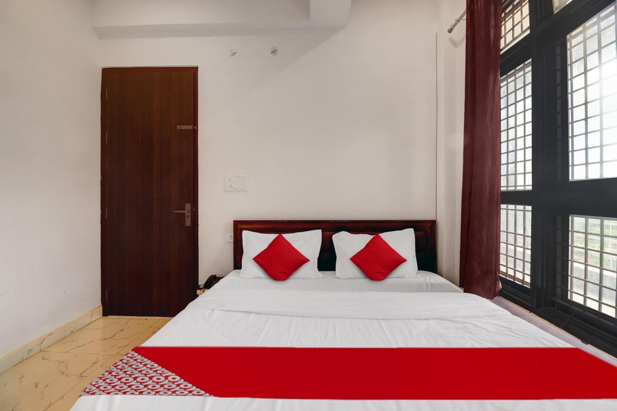Hotel O Om Pushp Residency Mathura Zewnętrze zdjęcie