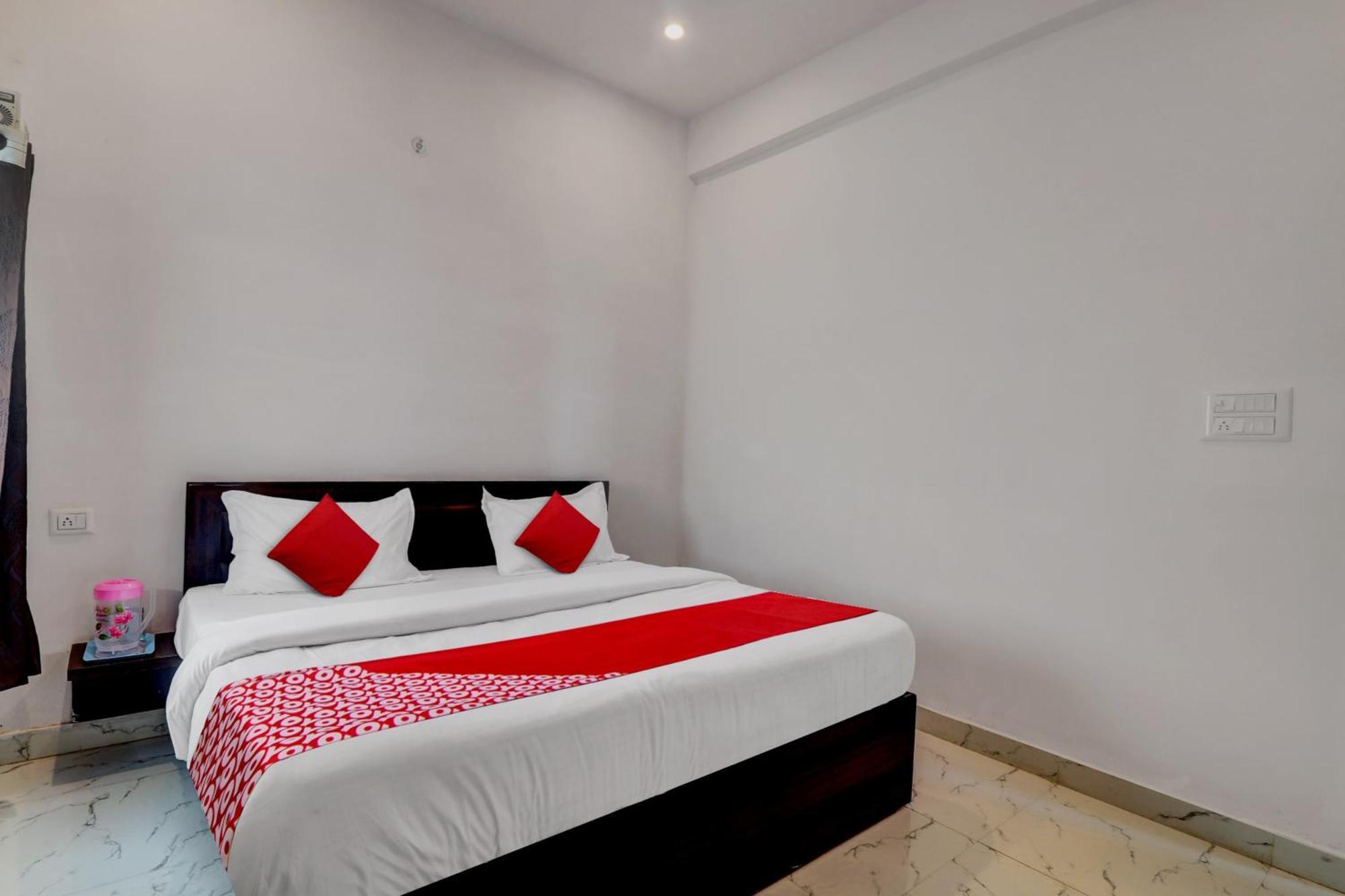 Hotel O Om Pushp Residency Mathura Zewnętrze zdjęcie