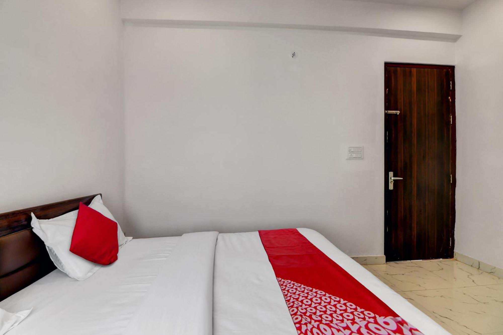 Hotel O Om Pushp Residency Mathura Zewnętrze zdjęcie